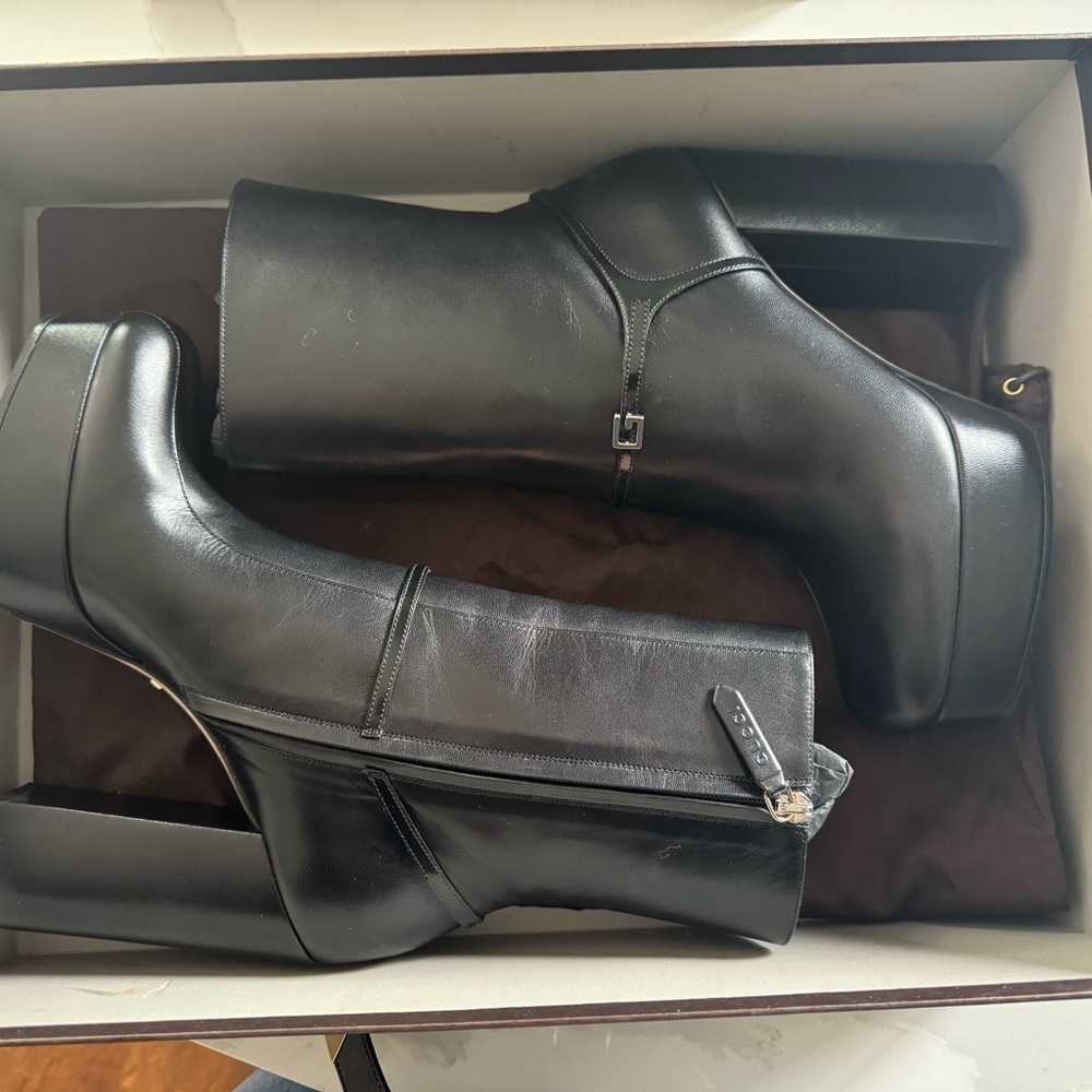💕💕SOLD💕💕Gucci Black Heeled Boots with Platform Sole - Picture 1 of 9